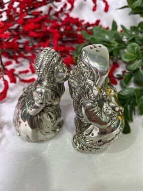 Vintage Kirk Stieff Pewter “Kissing” Santa Salt & Pepper Shakers